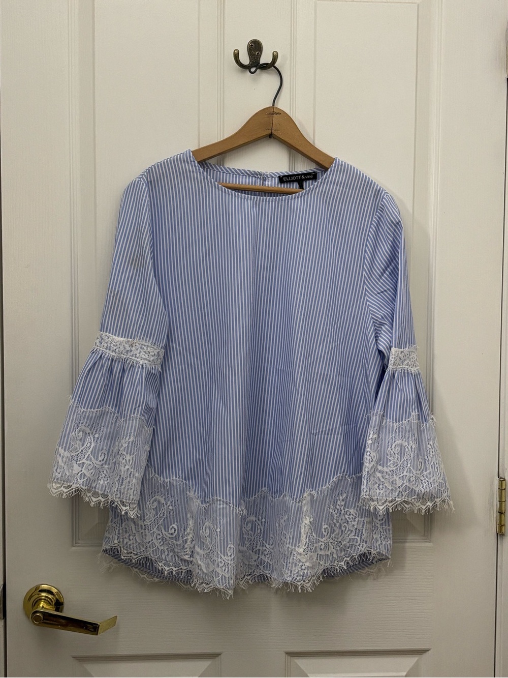 Elliott & Vine Women’s Large Blue White Striped Lace Bell Sleeve Blouse